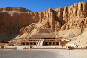 http://www.handverkfridriks.com/wp-content/uploads/2020/03/Temple-of-Hatshepsut-Dayr-al-Bahri-Egypt-Thebes.jpg